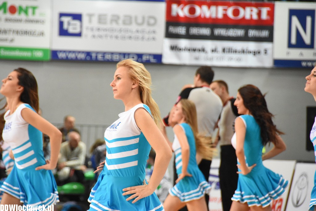 Cheerleaderki na meczu ze Startem