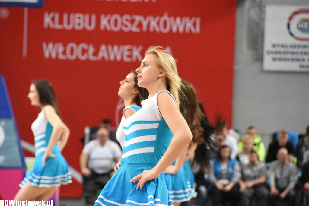 Cheerleaderki na meczu ze Startem