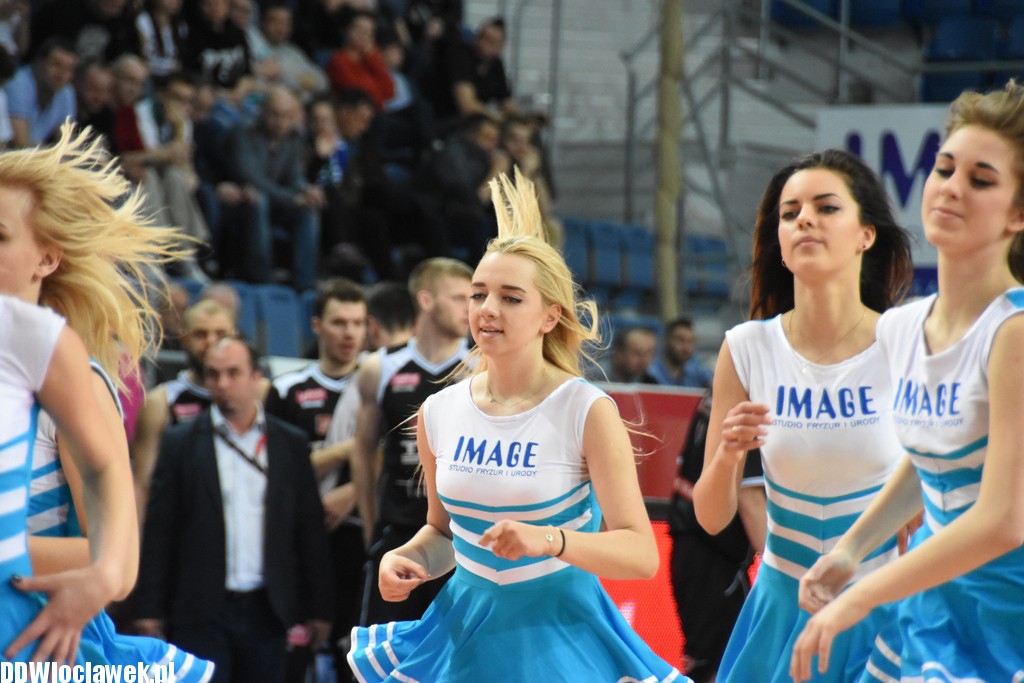 Cheerleaderki na meczu ze Startem