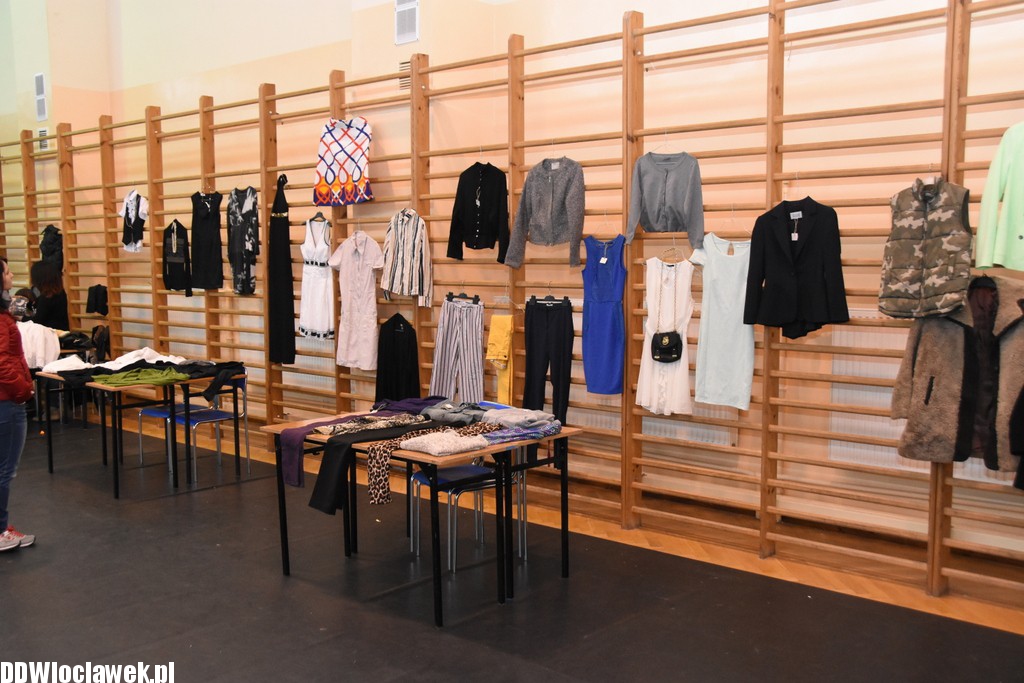 Wyprzedaż garażowa w SP 12