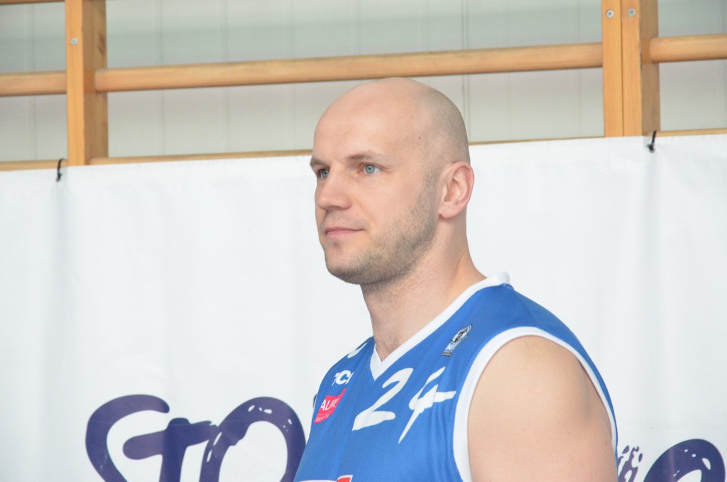 Koszykarz Anwilu na lekcji w SP23