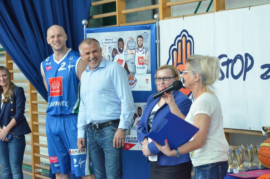 Koszykarz Anwilu na lekcji w SP23