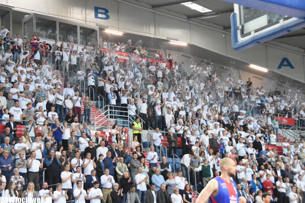 Kibice na Meczu Anwil - Wilki