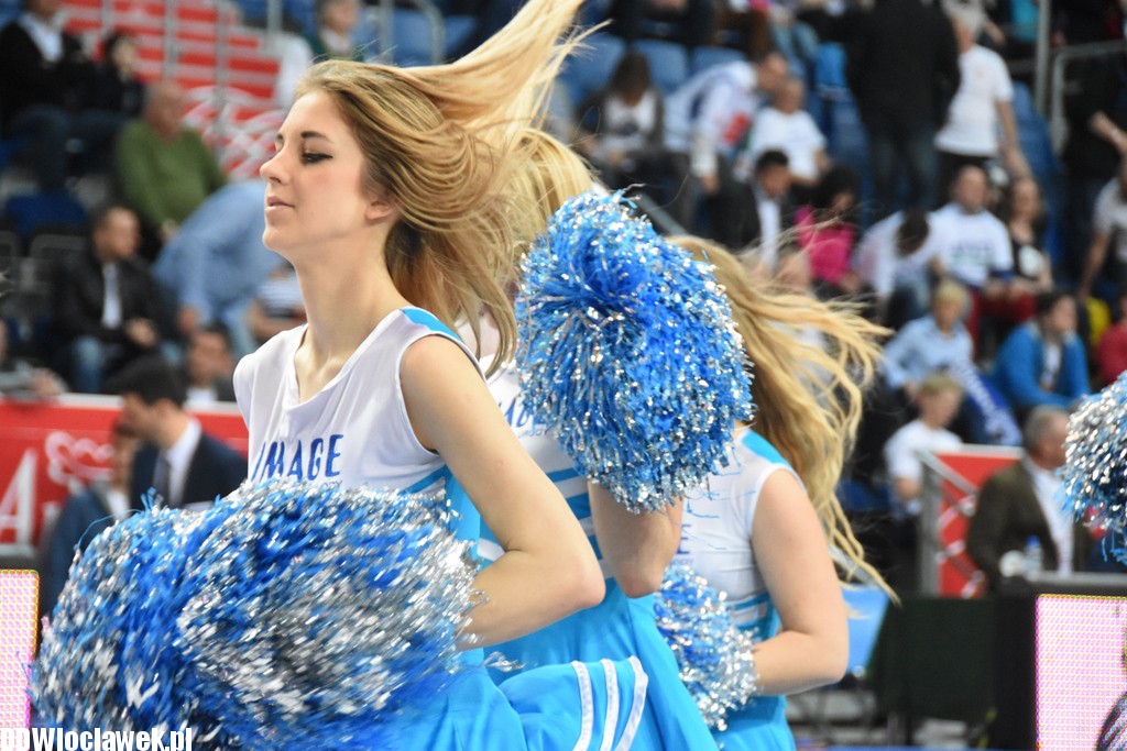 Cheerleaderki na meczu z Wilkami
