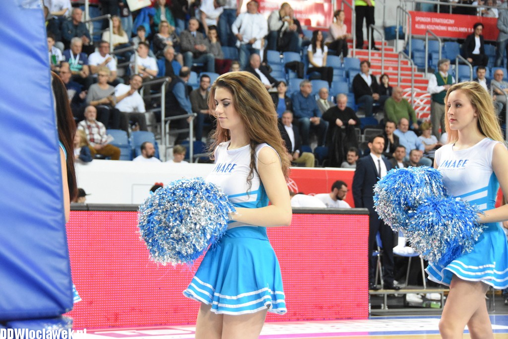 Cheerleaderki na meczu z Wilkami
