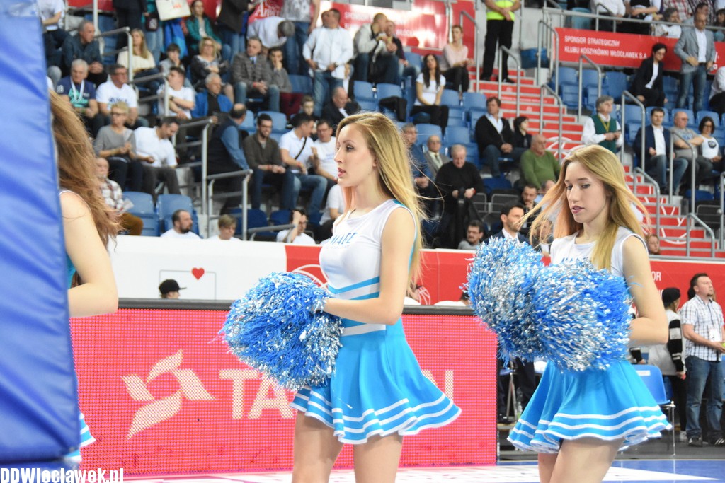 Cheerleaderki na meczu z Wilkami