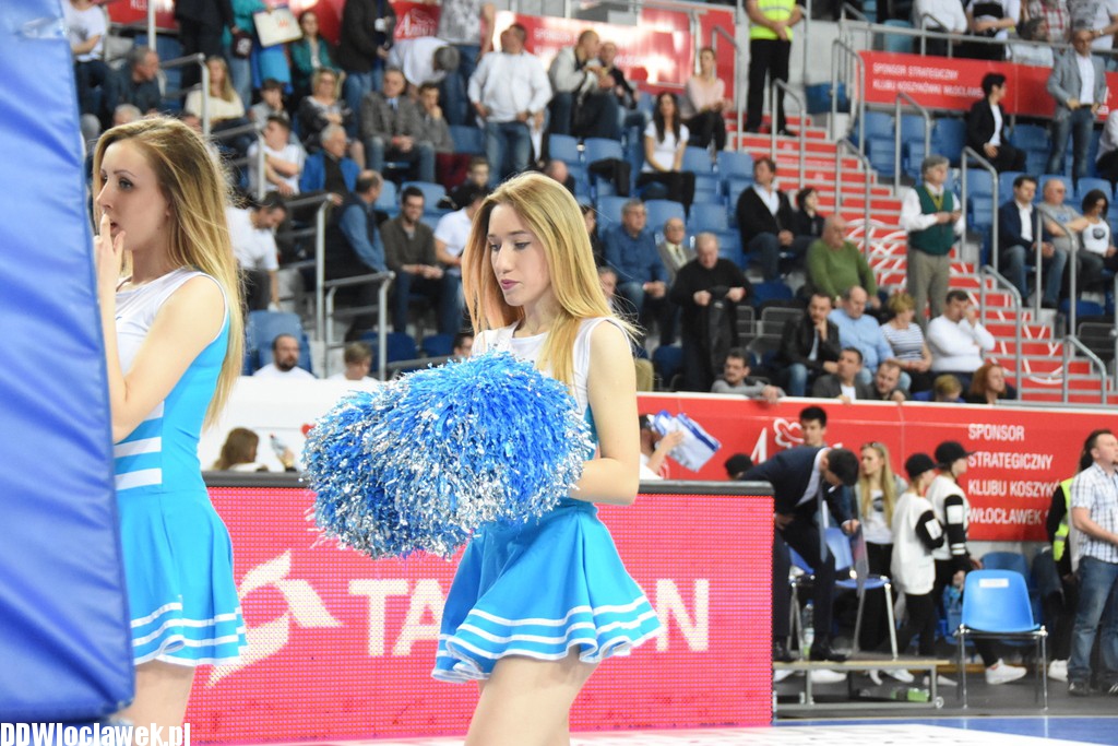 Cheerleaderki na meczu z Wilkami