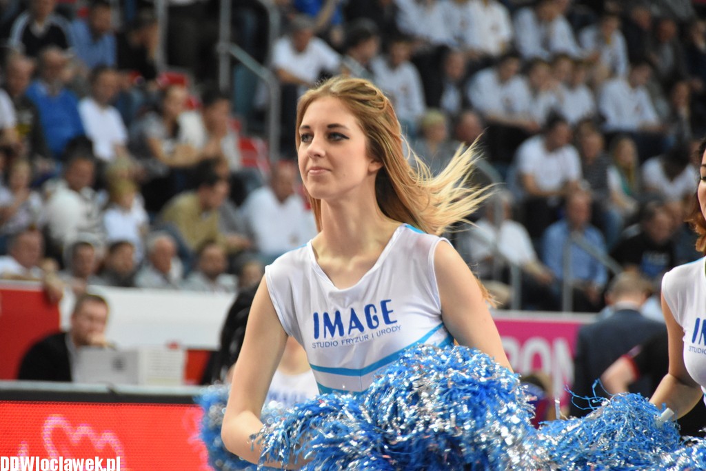Cheerleaderki na meczu z Wilkami