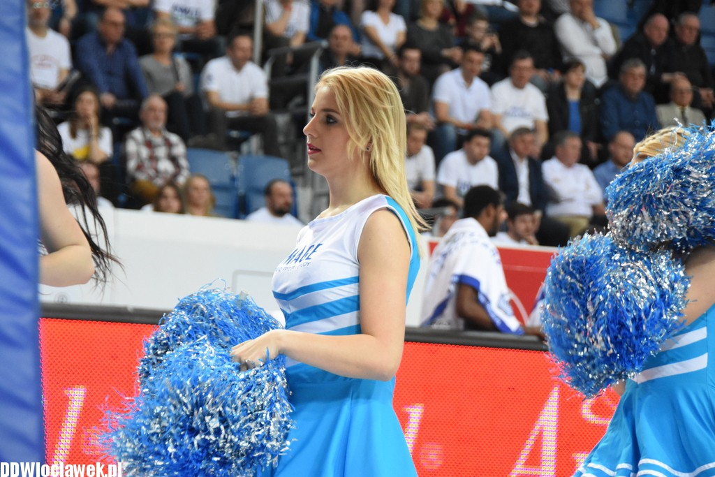 Cheerleaderki na meczu z Wilkami
