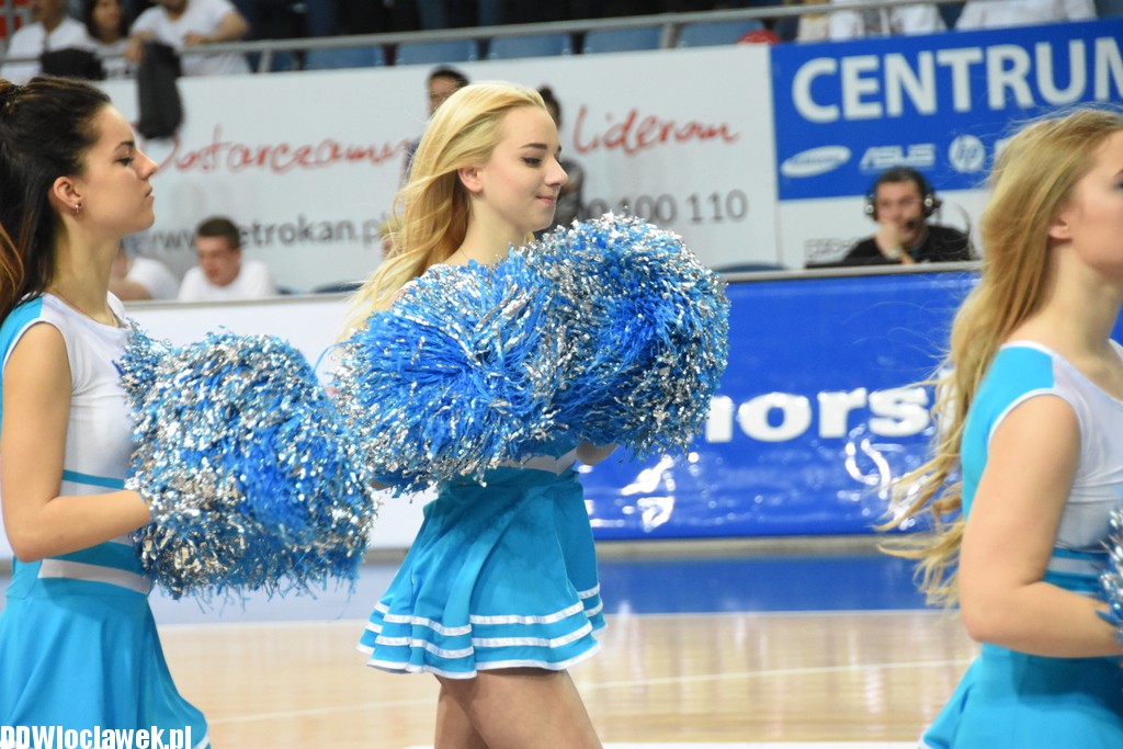 Cheerleaderki na meczu z Wilkami