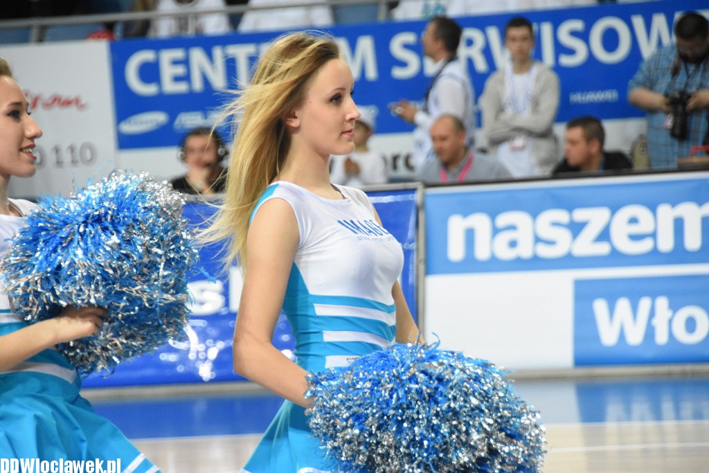Cheerleaderki na meczu z Wilkami