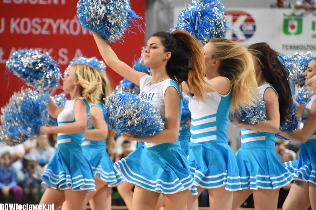 Cheerleaderki na meczu z Wilkami