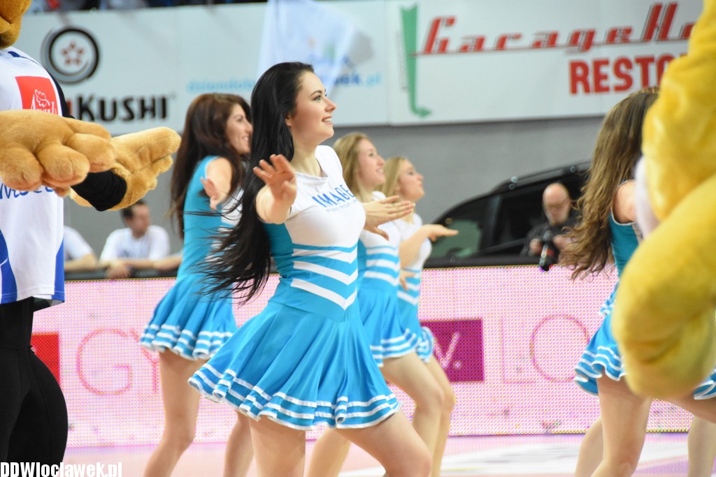 Cheerleaderki na meczu z Wilkami