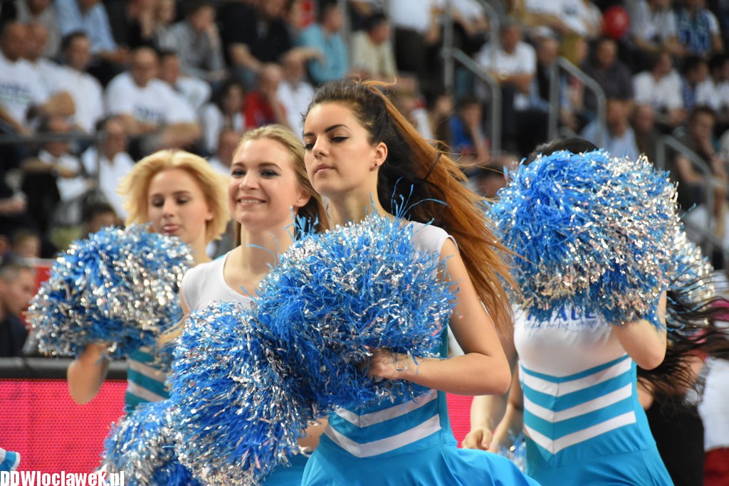 Cheerleaderki na meczu z Wilkami
