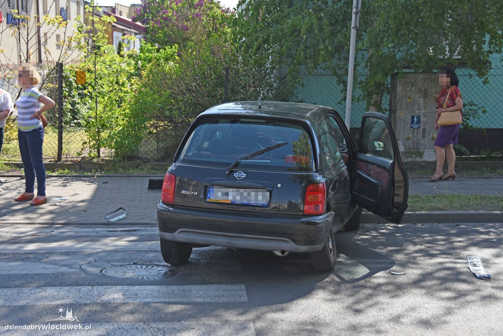Ford uderzył w nissana na skrzyżowaniu