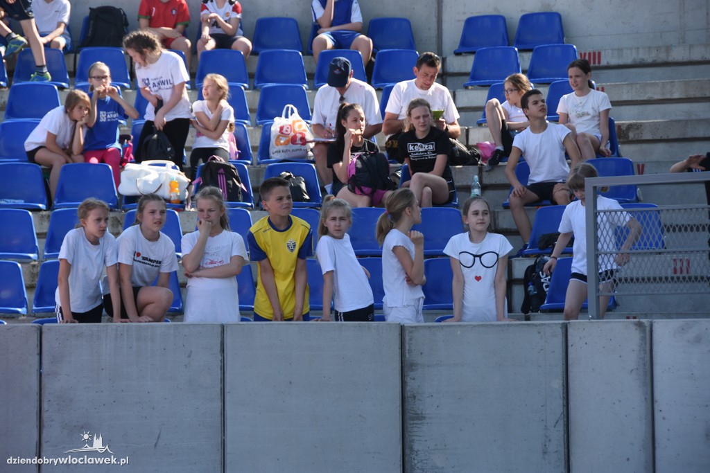Meeting lekkoatletyczny na stadionie