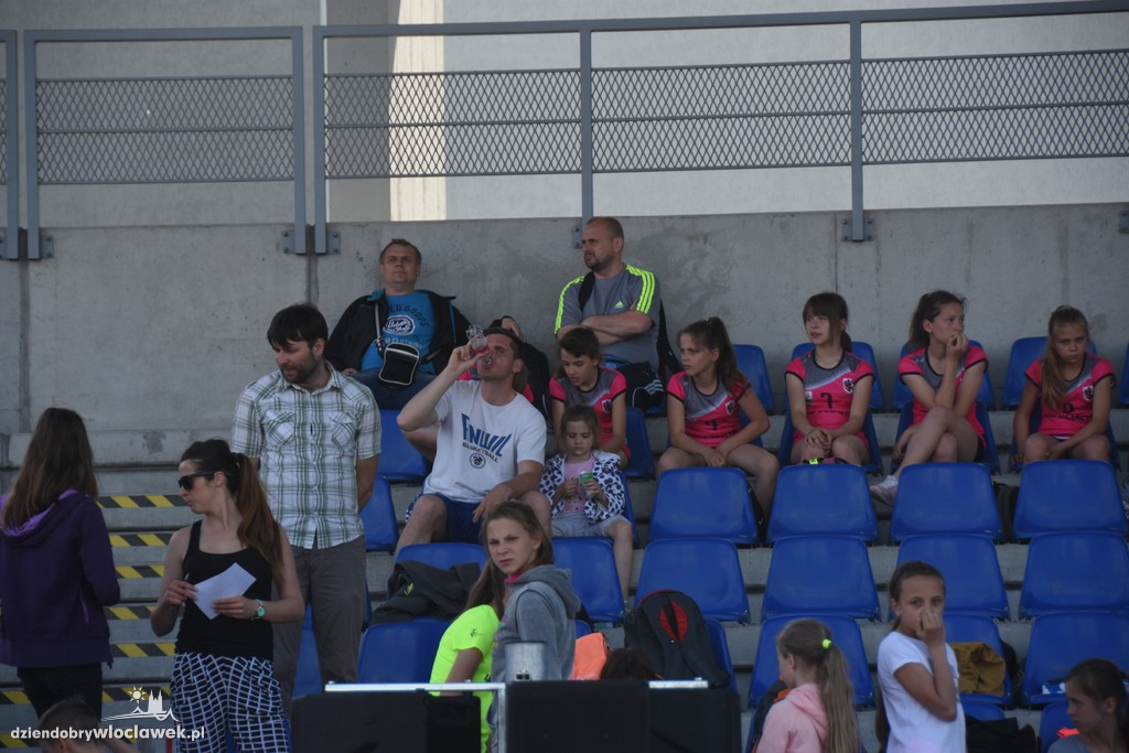 Meeting lekkoatletyczny na stadionie