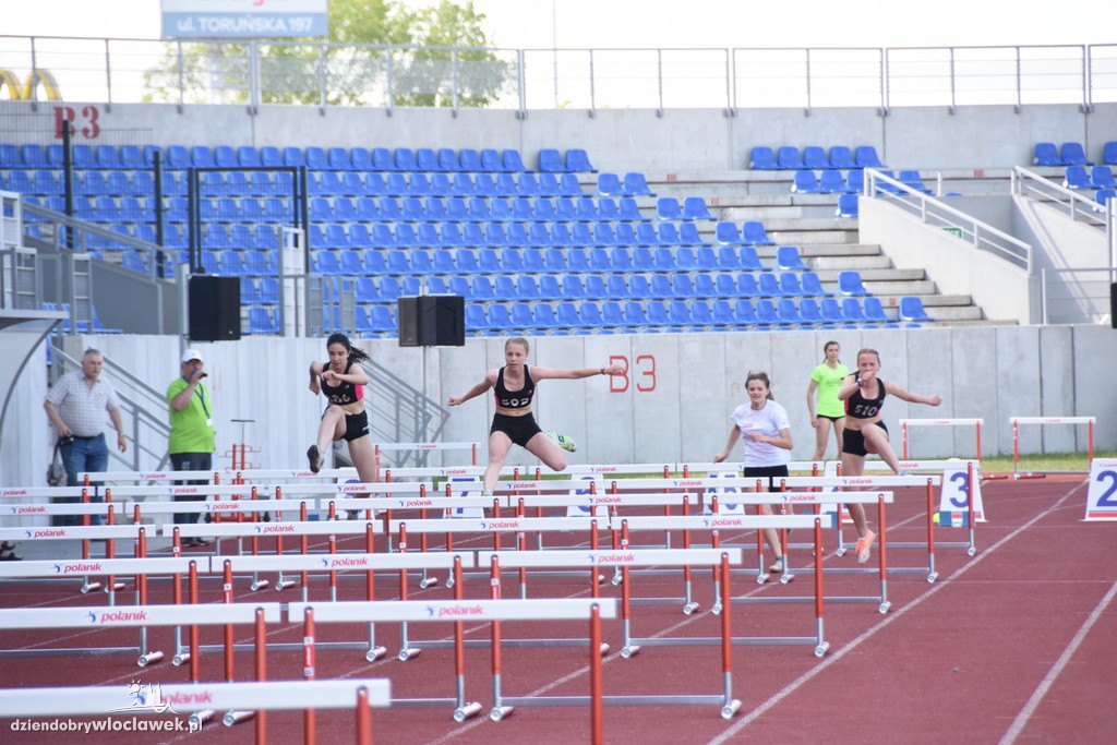 Meeting lekkoatletyczny na stadionie