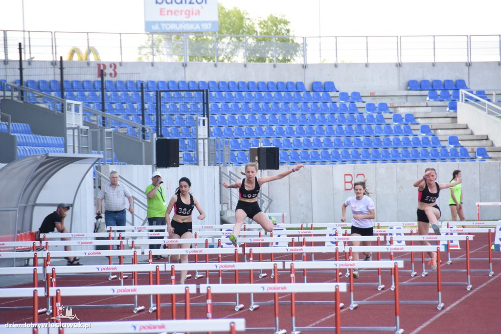 Meeting lekkoatletyczny na stadionie