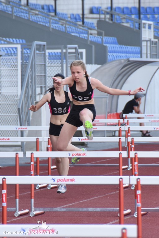 Meeting lekkoatletyczny na stadionie