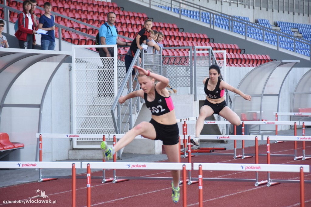 Meeting lekkoatletyczny na stadionie