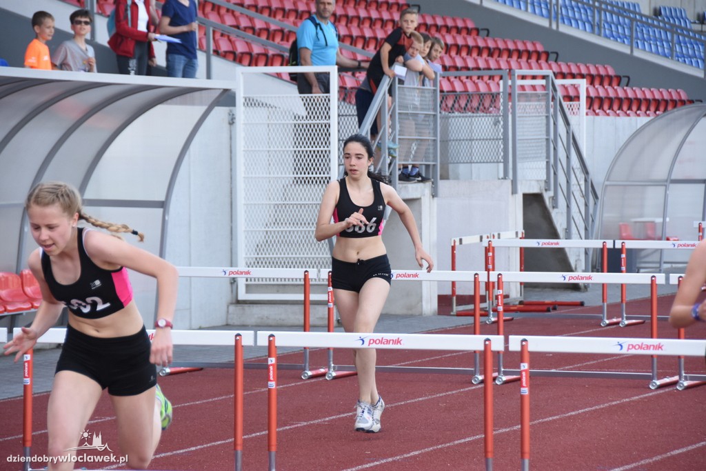 Meeting lekkoatletyczny na stadionie