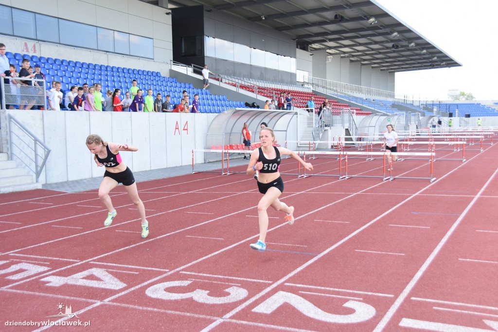 Meeting lekkoatletyczny na stadionie