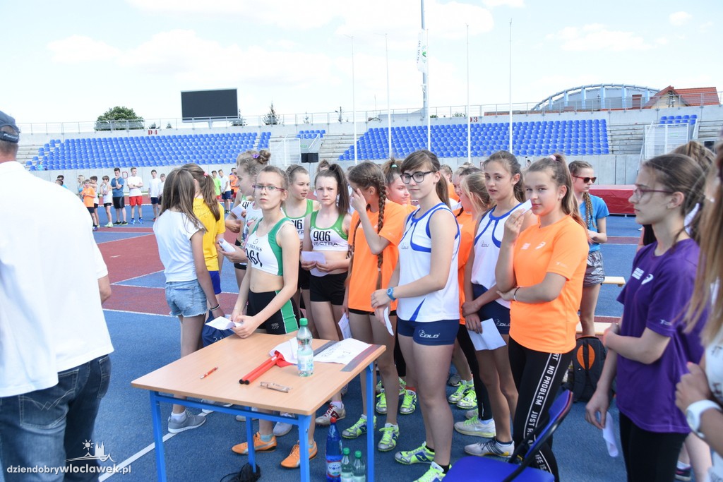 Meeting lekkoatletyczny na stadionie
