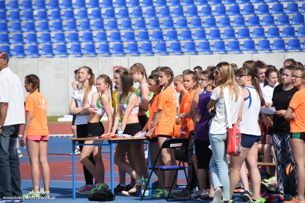 Meeting lekkoatletyczny na stadionie