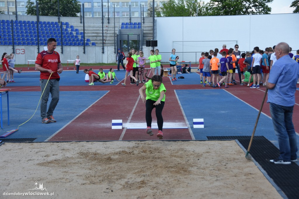 Meeting lekkoatletyczny na stadionie