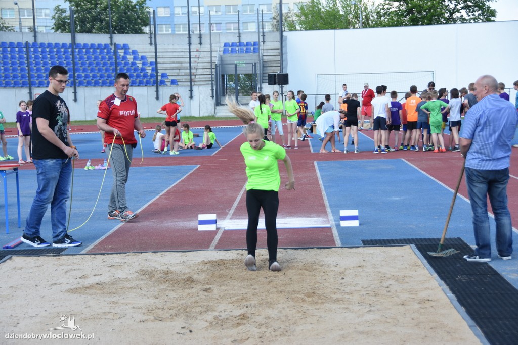 Meeting lekkoatletyczny na stadionie