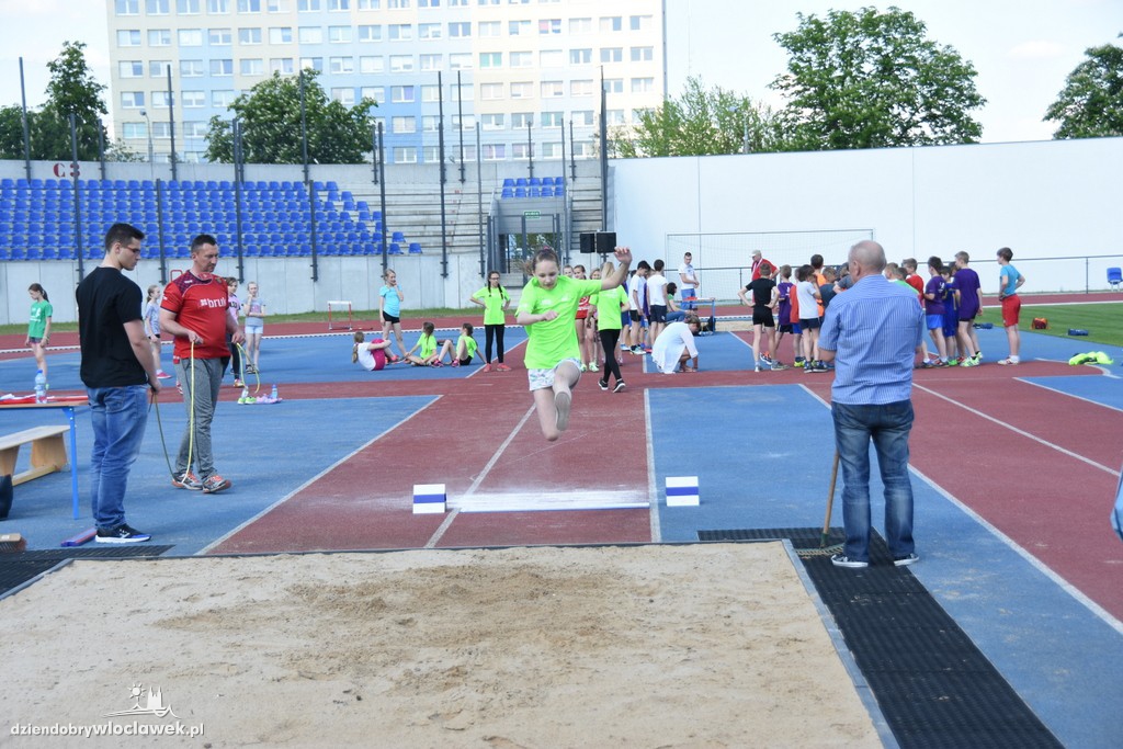 Meeting lekkoatletyczny na stadionie