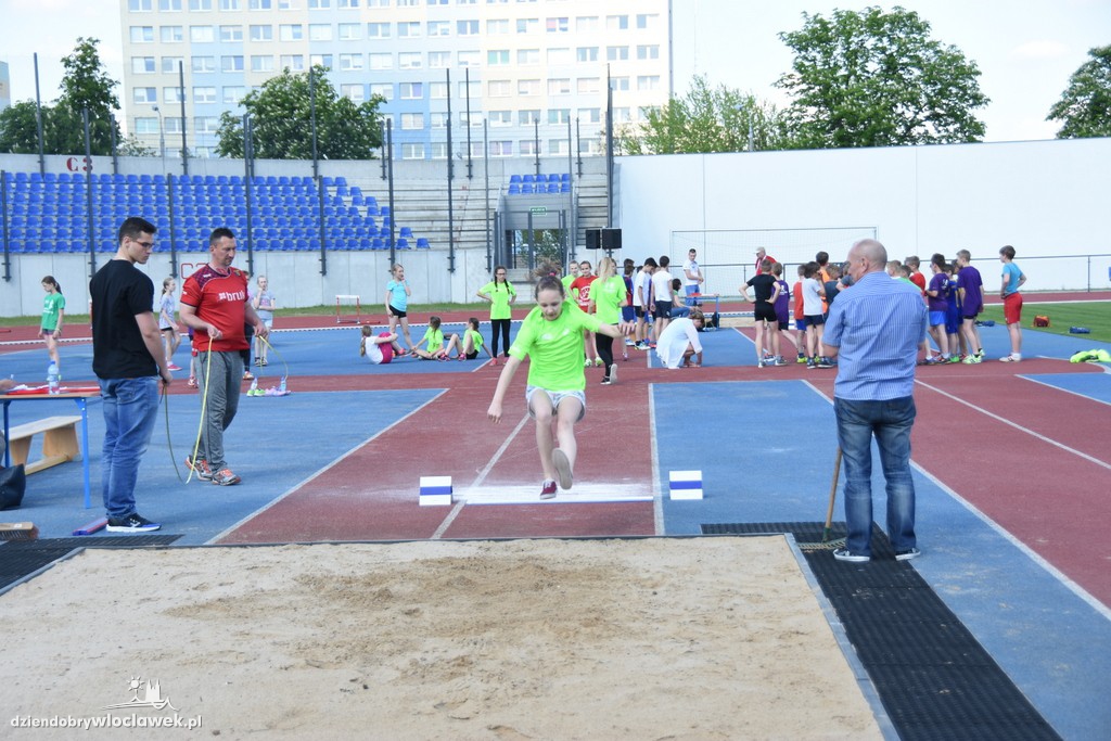 Meeting lekkoatletyczny na stadionie
