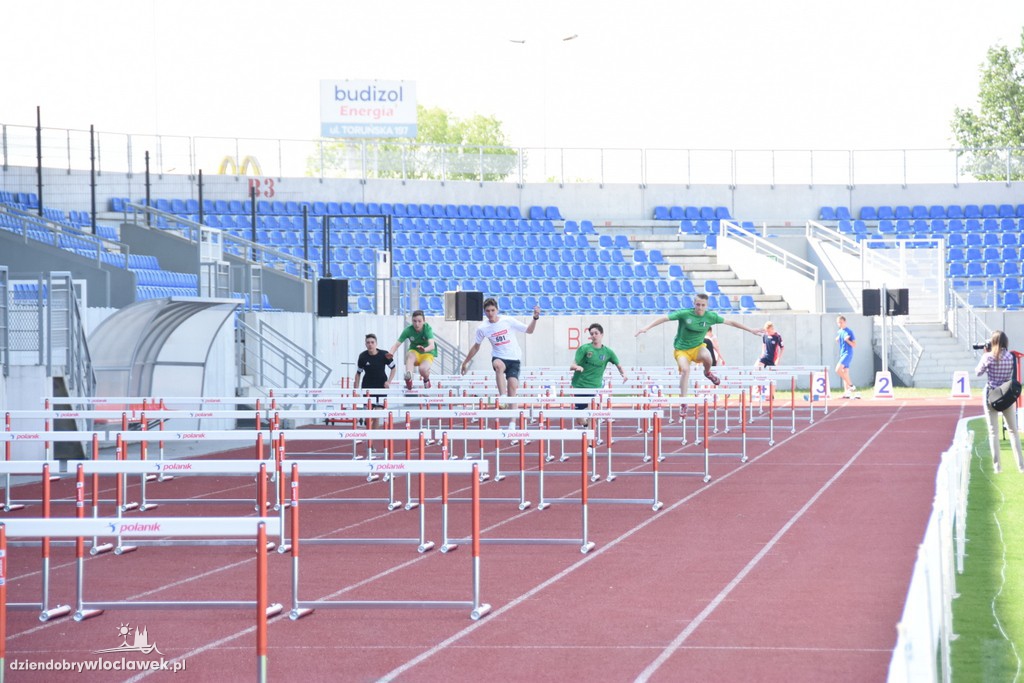 Meeting lekkoatletyczny na stadionie