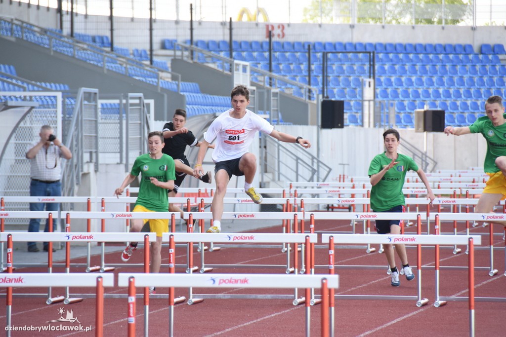 Meeting lekkoatletyczny na stadionie