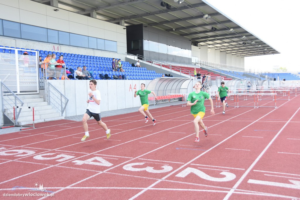 Meeting lekkoatletyczny na stadionie