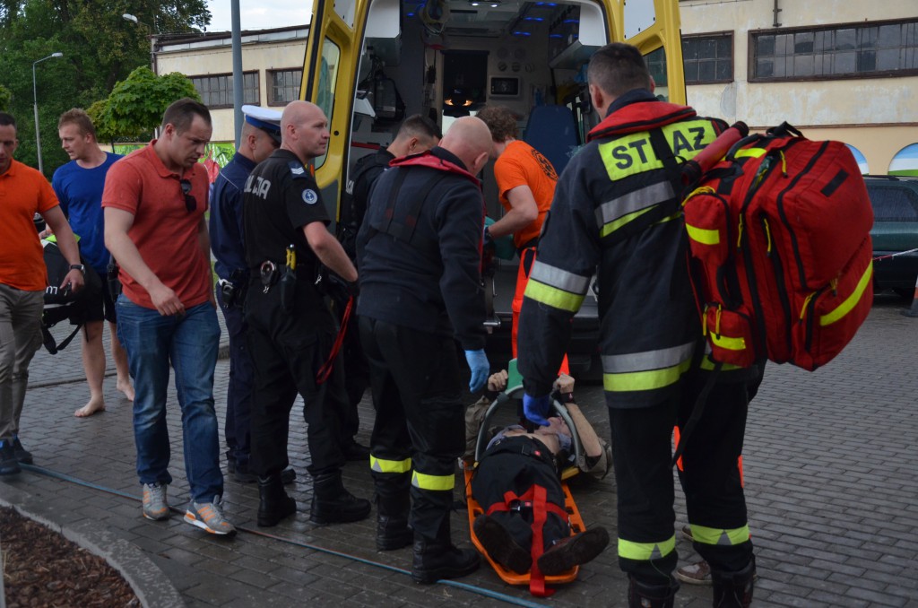 Mężczyzna skoczył z mostu do Wisły