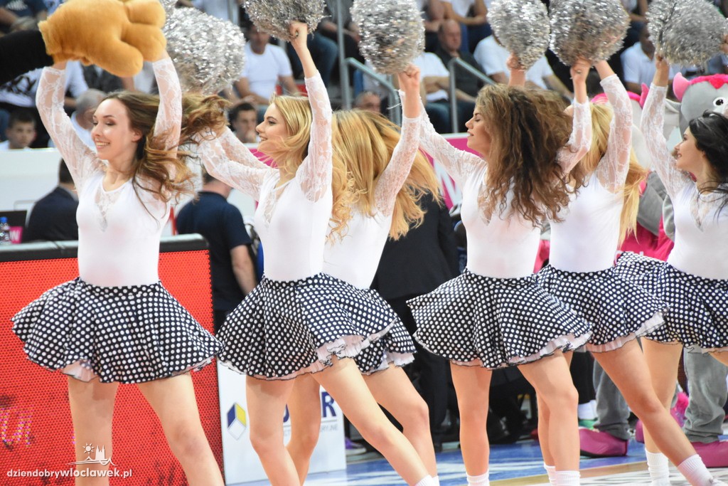 Czirliderki na meczu Anwil - Rosa