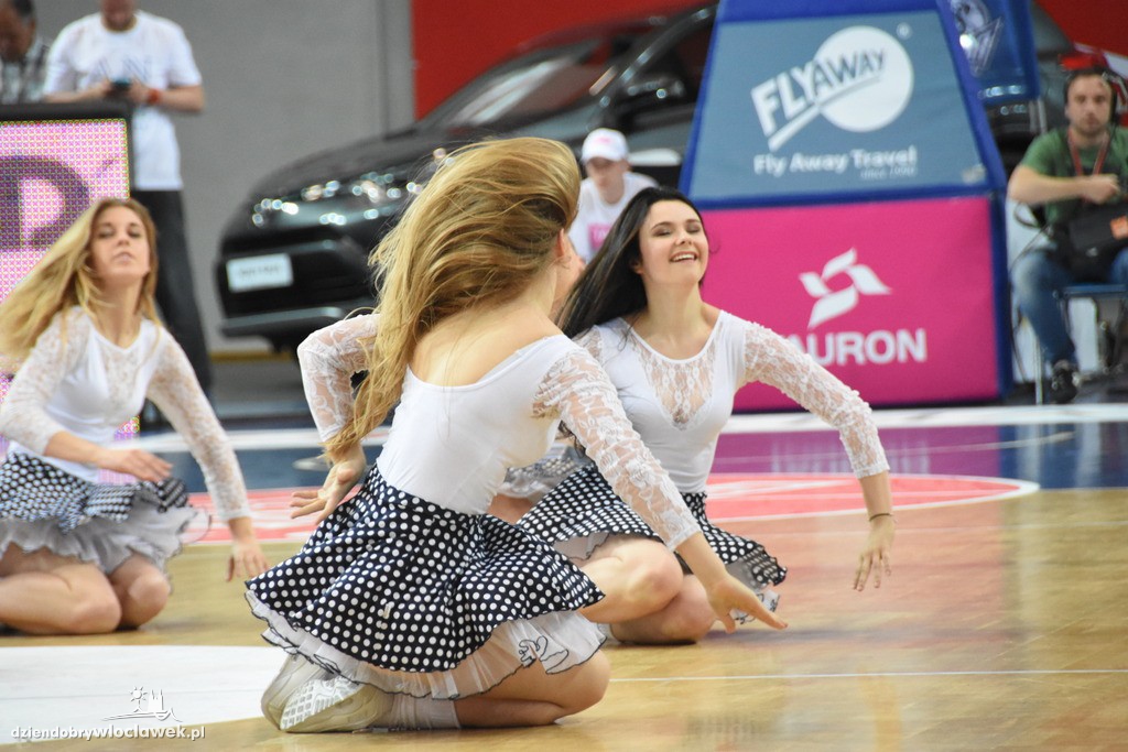 Czirliderki na meczu Anwil - Rosa