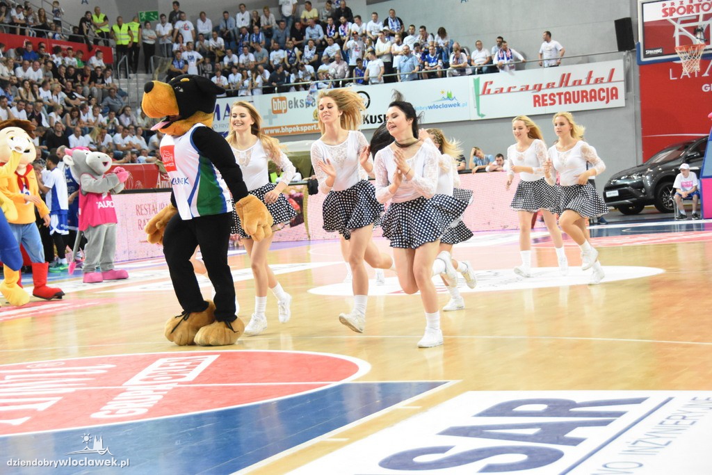 Czirliderki na meczu Anwil - Rosa