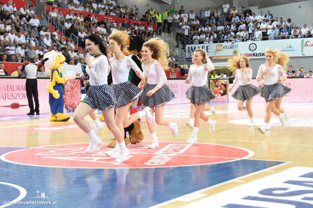 Czirliderki na meczu Anwil - Rosa