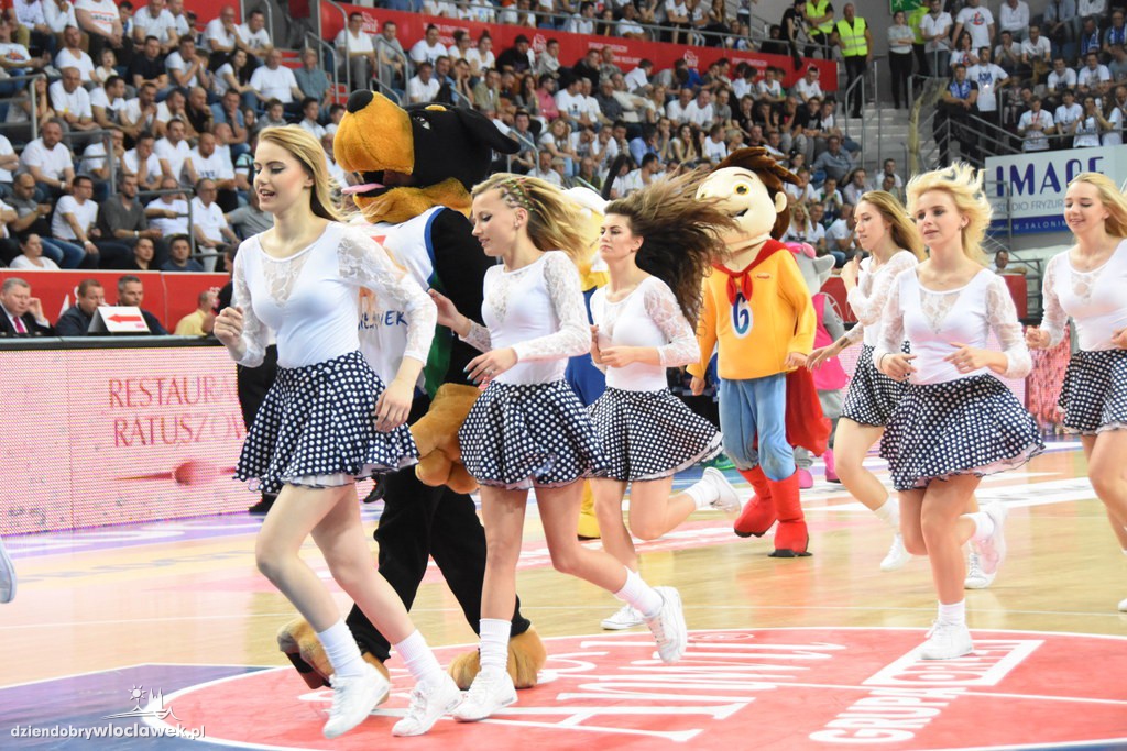 Czirliderki na meczu Anwil - Rosa