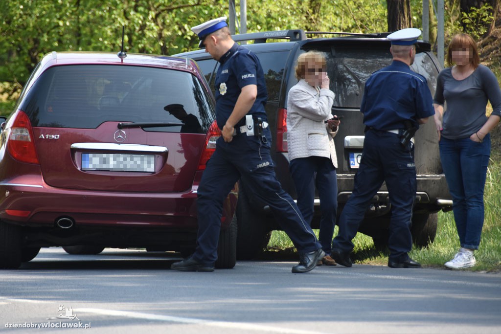 Kolizja dwóch aut koło ronda Falbanka