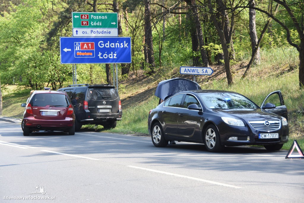 Kolizja dwóch aut koło ronda Falbanka