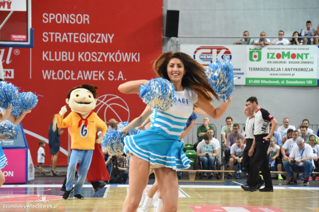 Cherleeaderki na meczu z Czarnymi