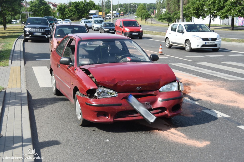 Kolizja trzech pojazdów na Kruszyńskiej