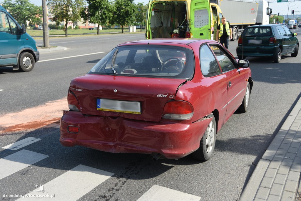 Kolizja trzech pojazdów na Kruszyńskiej