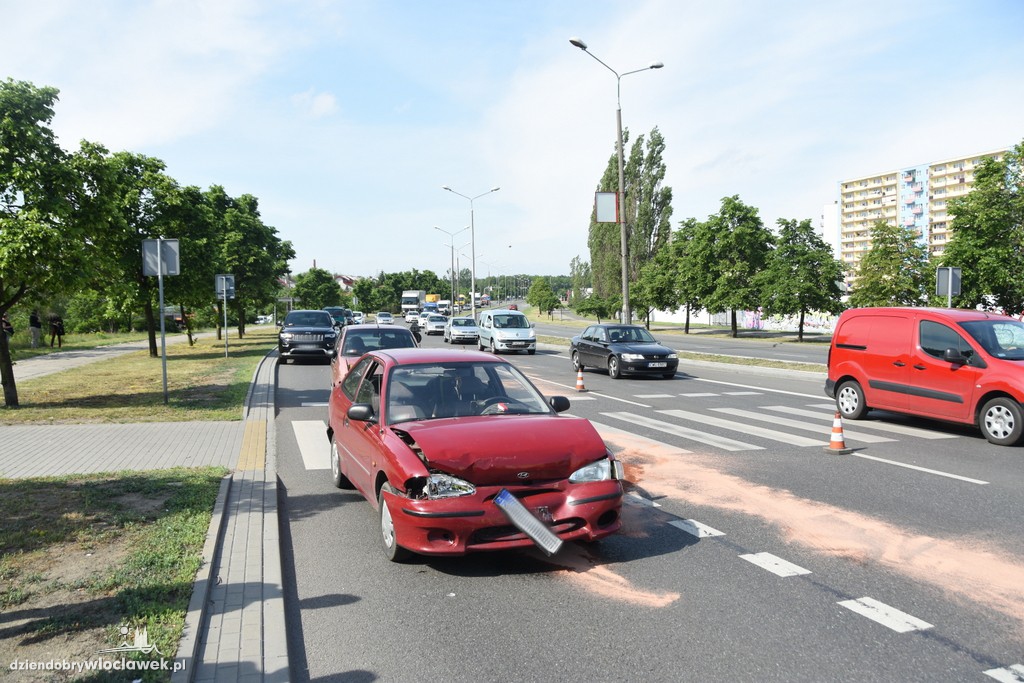 Kolizja trzech pojazdów na Kruszyńskiej
