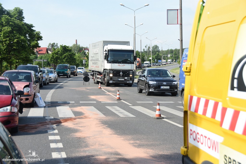 Kolizja trzech pojazdów na Kruszyńskiej