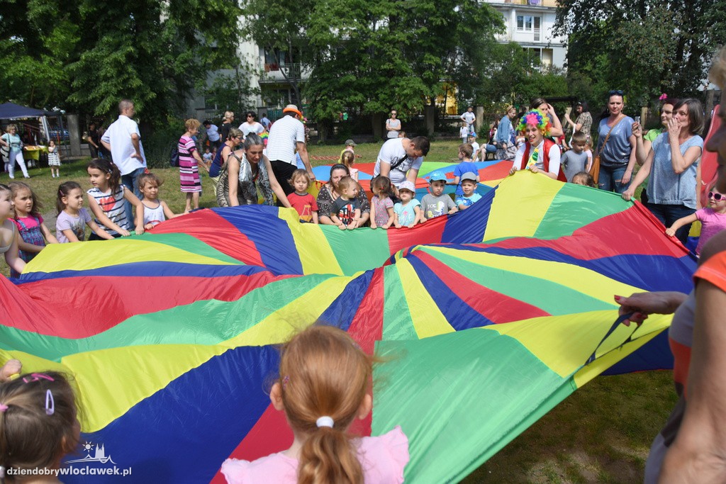 Piknik rodzinny w przedszkolu numer 12